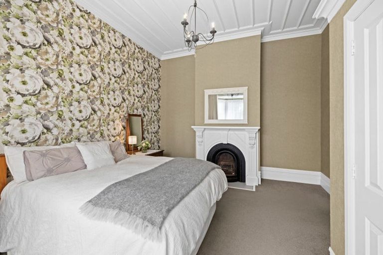 Photo of property in 4 Terrace Lane, Hospital Hill, Napier, 4110