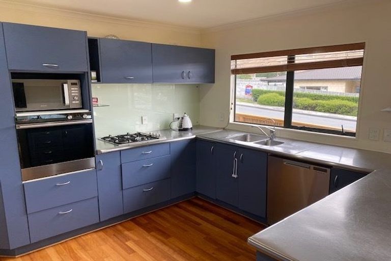 Photo of property in 5 Melksham Drive, Churton Park, Wellington, 6037