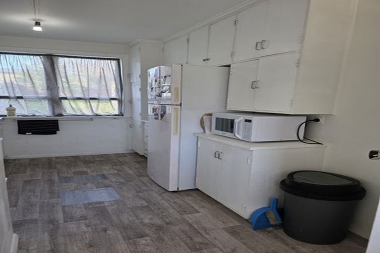 Photo of property in 6a Matahourua Crescent, Cannons Creek, Porirua, 5024