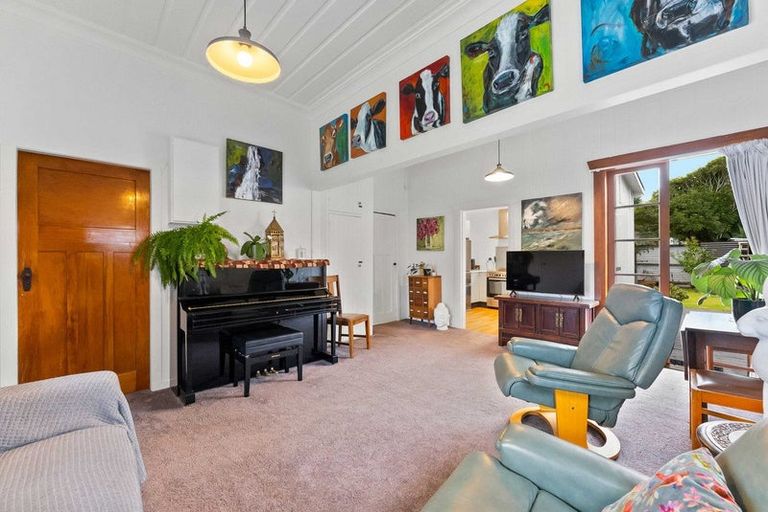Photo of property in 94 Hine Street, New Plymouth, 4310