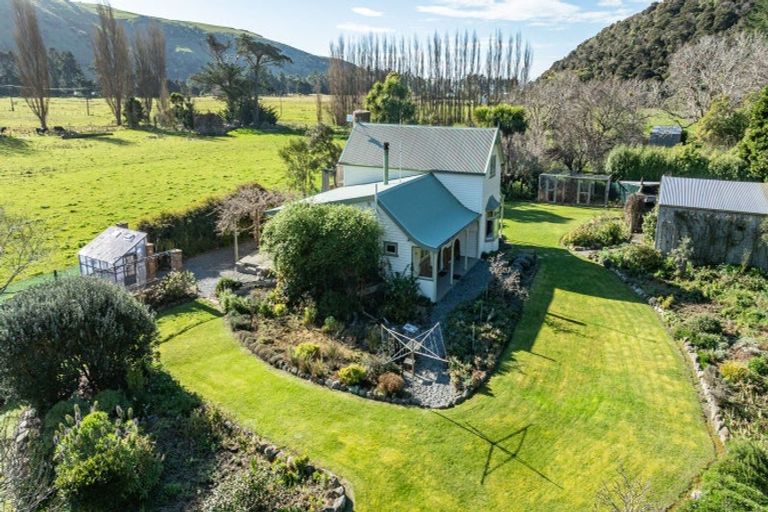 Photo of property in 1287 Okains Bay Road, Okains Bay, 7583
