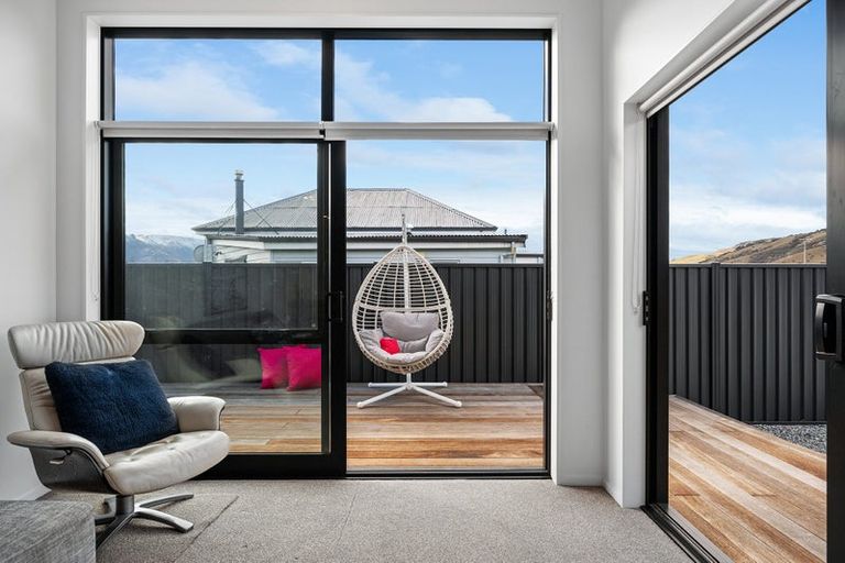 Photo of property in 8 Neplusultra Street, Cromwell, 9310