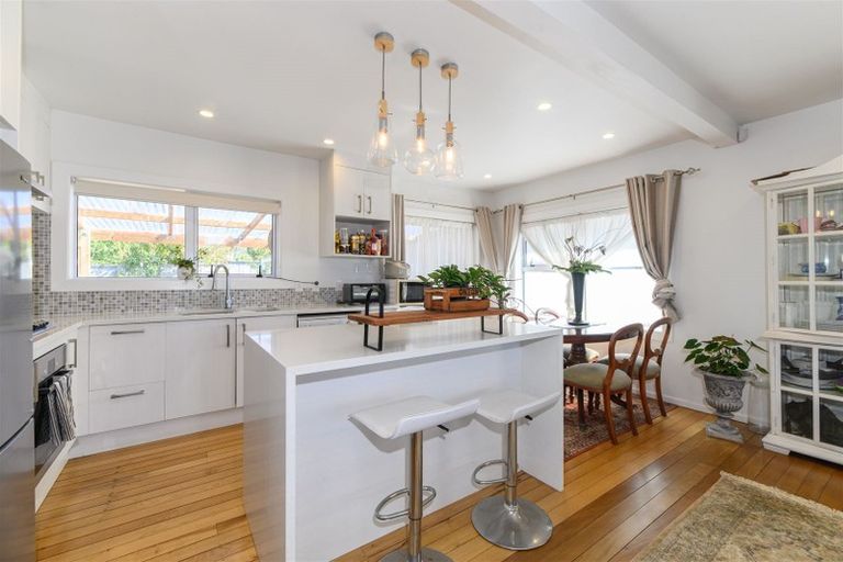 Photo of property in 486 Te Atatu Road, Te Atatu Peninsula, Auckland, 0610