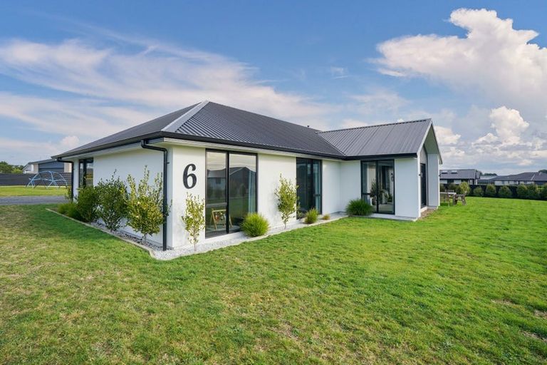 Photo of property in 6 Chatham Rise, Seaward Bush, Invercargill, 9812