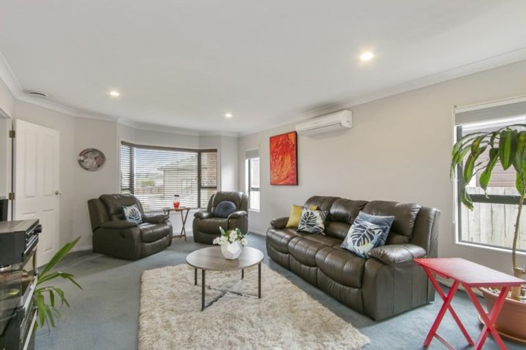 Photo of property in 2/7 Banksia Grove, Maungaraki, Lower Hutt, 5010