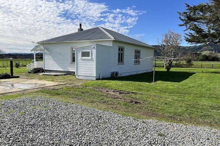 Photo of property in 259 Arapaepae Road, Levin, 5571