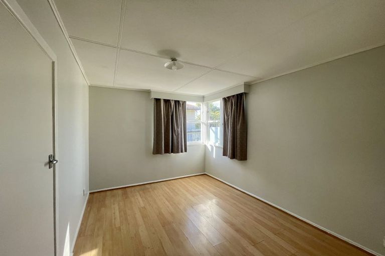 Photo of property in 51 Woodglen Road, Glen Eden, Auckland, 0602