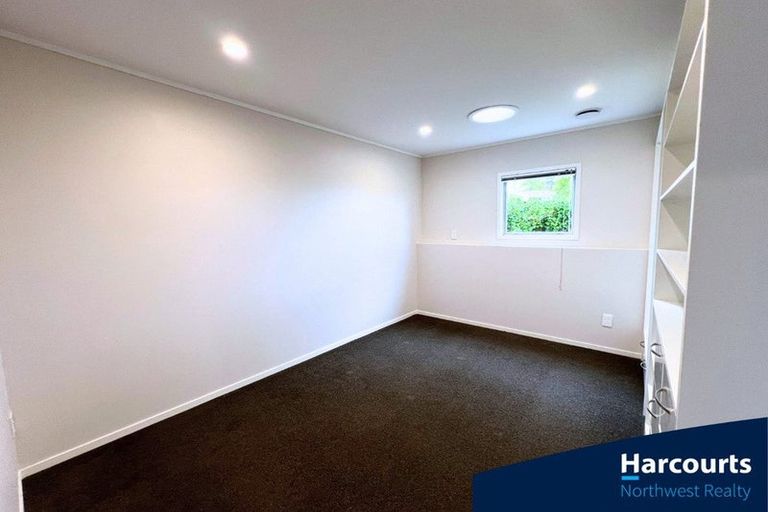 Photo of property in 25 Peterhouse Place, West Harbour, Auckland, 0618