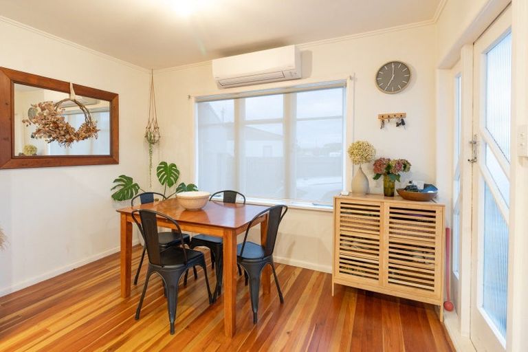 Photo of property in 7 Nicholson Street, Mayfair, Hastings, 4122