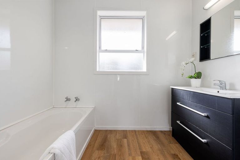 Photo of property in 190 Sandwich Road, St Andrews, Hamilton, 3200