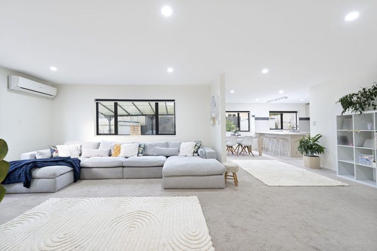 Photo of property in 5 Dhaka Lane, Ranui, Auckland, 0612