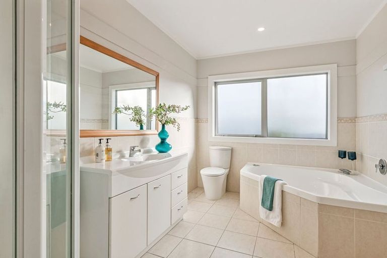 Photo of property in 44 Grenada Avenue, Forrest Hill, Auckland, 0620