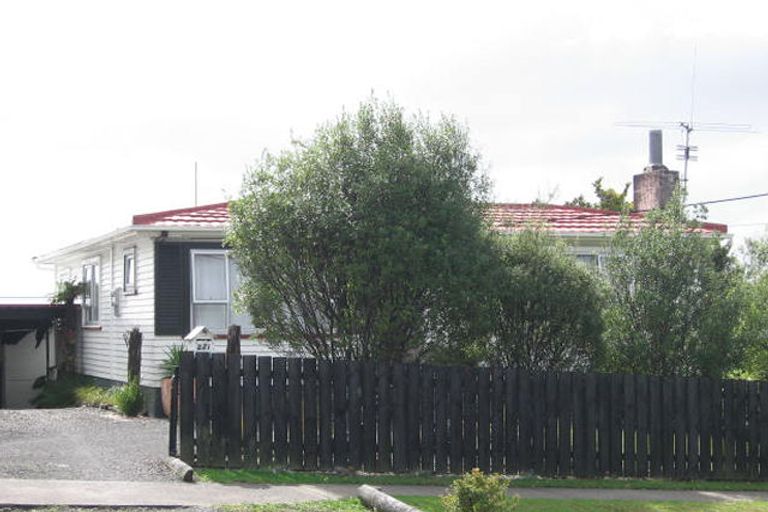 Photo of property in 221a Sturges Road, Henderson, Auckland, 0612