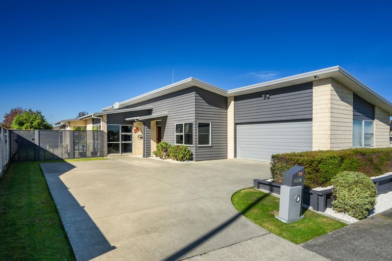 Photo of property in 99 Schnell Drive, Kelvin Grove, Palmerston North, 4414