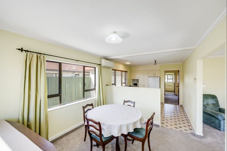 Photo of property in 2/52 Avondale Road, Taradale, Napier, 4112