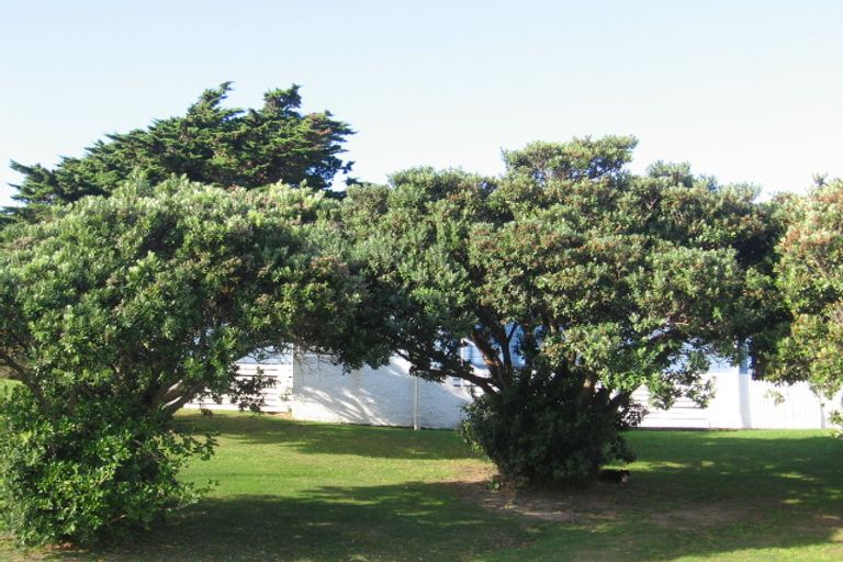 Photo of property in 9 Taupiri Crescent, Titahi Bay, Porirua, 5022