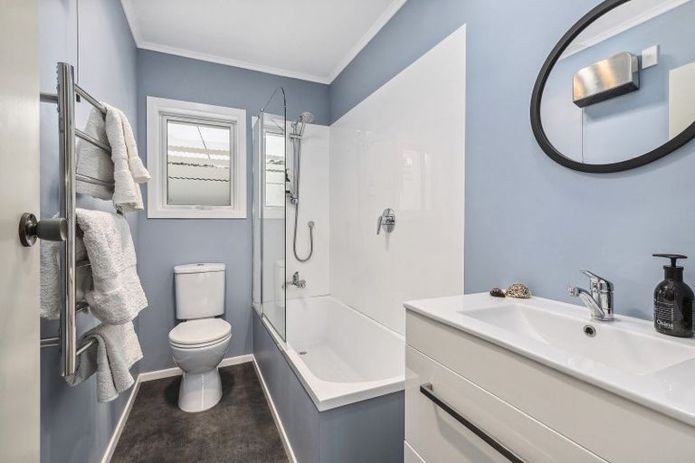 Photo of property in 13 Tanera Crescent, Brooklyn, Wellington, 6021