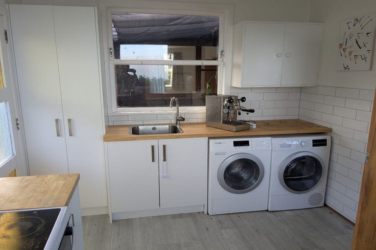 Photo of property in 33 Ranui Crescent, Khandallah, Wellington, 6035