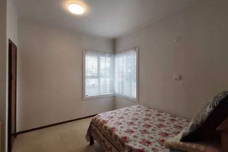 Photo of property in 52 Old Lake Road, Narrow Neck, Auckland, 0624