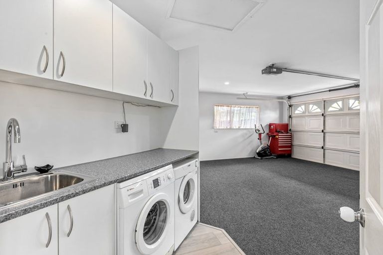 Photo of property in 15 Kath Hopper Drive, Orewa, 0931
