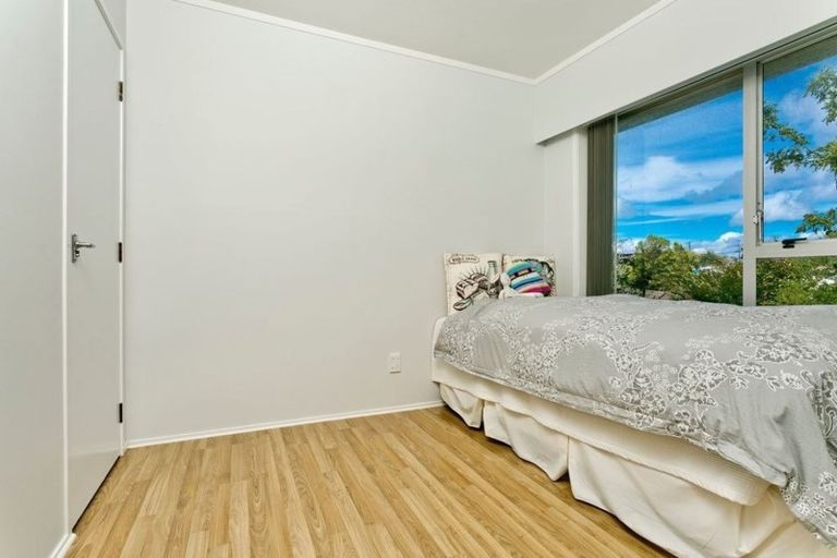 Photo of property in 2/19 Hamilton Place, Glenfield, Auckland, 0629