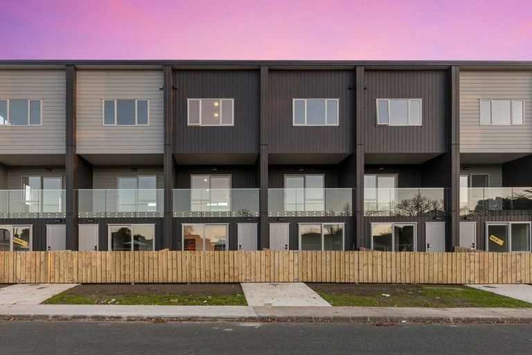 Photo of property in 57a Edmonton Road, Henderson, Auckland, 0612