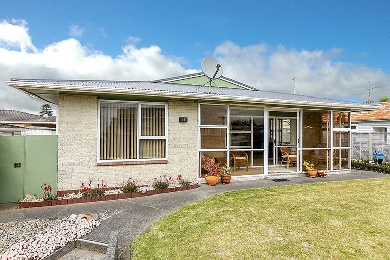 Photo of property in 19 Roy Terrace, Moturoa, New Plymouth, 4310