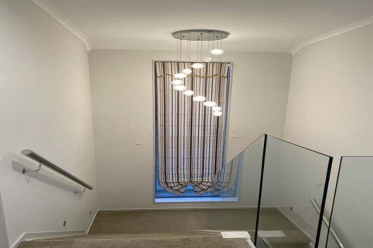 Photo of property in 35 South Kensington Way, Henderson, Auckland, 0612