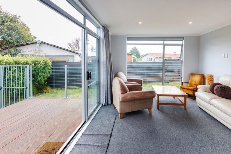 Photo of property in 58 Exeter Crescent, Takaro, Palmerston North, 4412