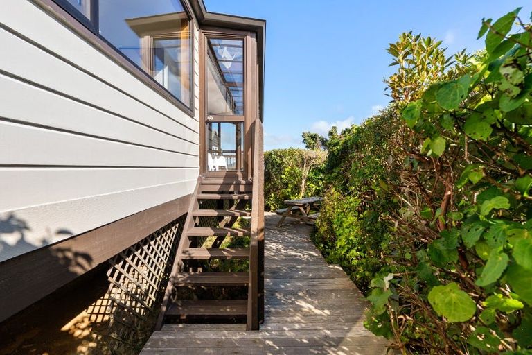 Photo of property in 15 Indira Place, Khandallah, Wellington, 6035