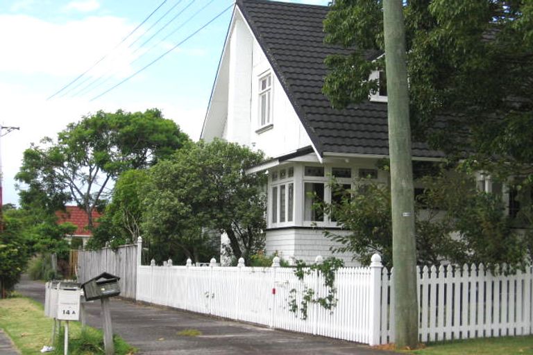 Photo of property in 2/16 Fenwick Avenue, Milford, Auckland, 0620