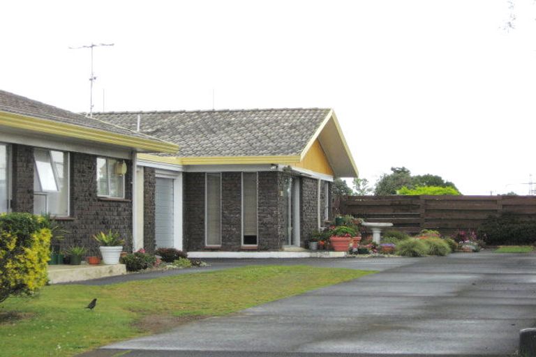 Photo of property in 28 Sunnypark Avenue, Rosehill, Papakura, 2113