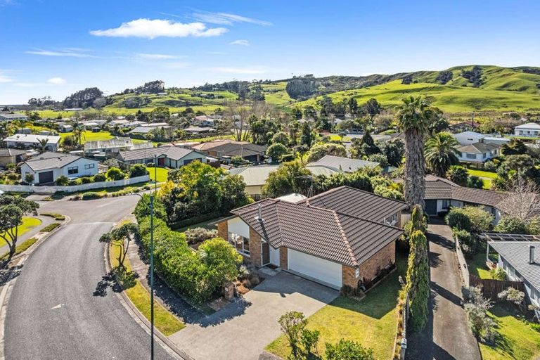 Photo of property in 15 Cabeleigh Drive, Helensville, 0800