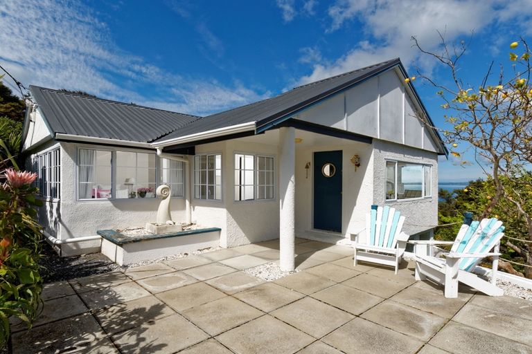Photo of property in 27 Opou Road, Titirangi, Auckland, 0604