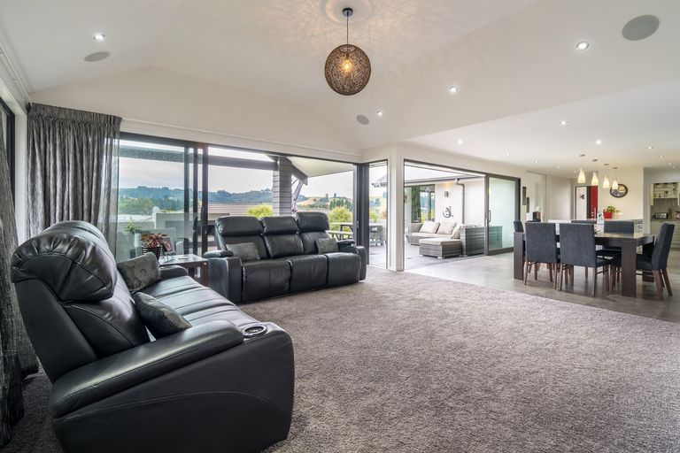 Photo of property in 64 Severn Street, Island Bay, Wellington, 6023