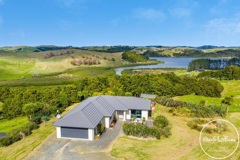 Photo of property in 297 Heatley Road, Whakapirau, Maungaturoto, 0583