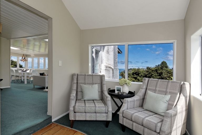 Photo of property in 27 Opou Road, Titirangi, Auckland, 0604