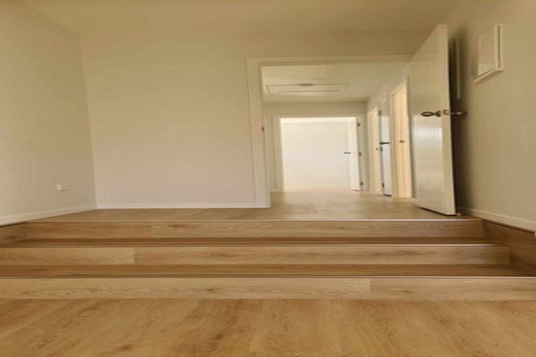Photo of property in 3 St Margaret Place, West Harbour, Auckland, 0618