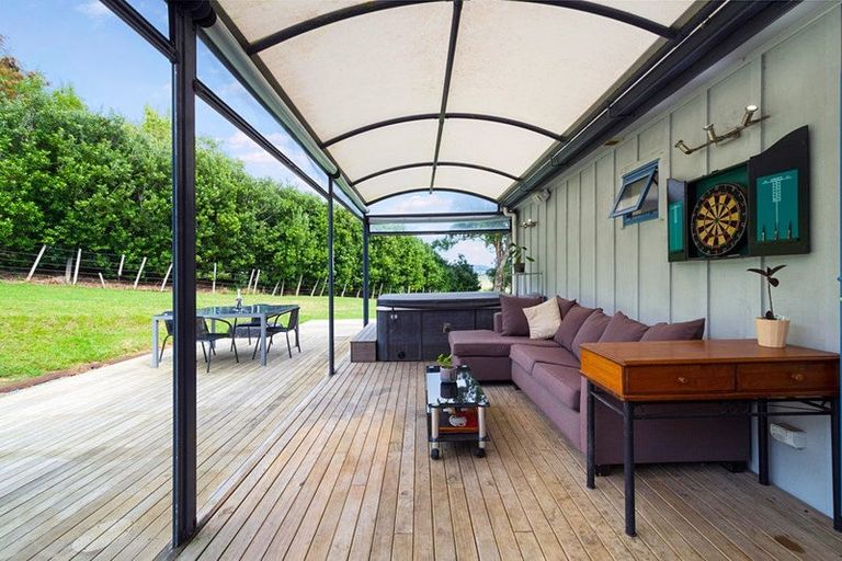 Photo of property in 141 Mangakura Road, Helensville, 0875