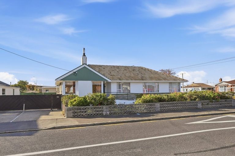Photo of property in 132 Macandrew Road, South Dunedin, Dunedin, 9012