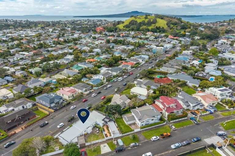 Photo of property in 2/27 Calliope Road, Devonport, Auckland, 0624