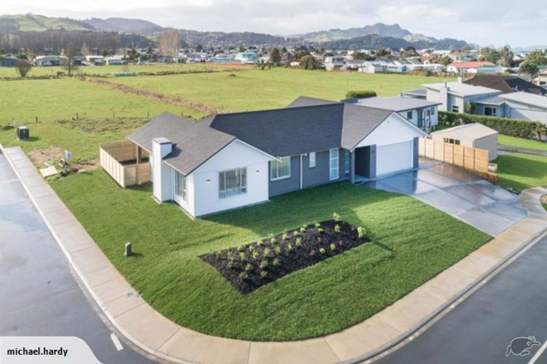 Photo of property in 154 Kupe Drive, Whitianga, 3510