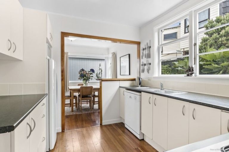 Photo of property in 96 Lyall Parade, Lyall Bay, Wellington, 6022