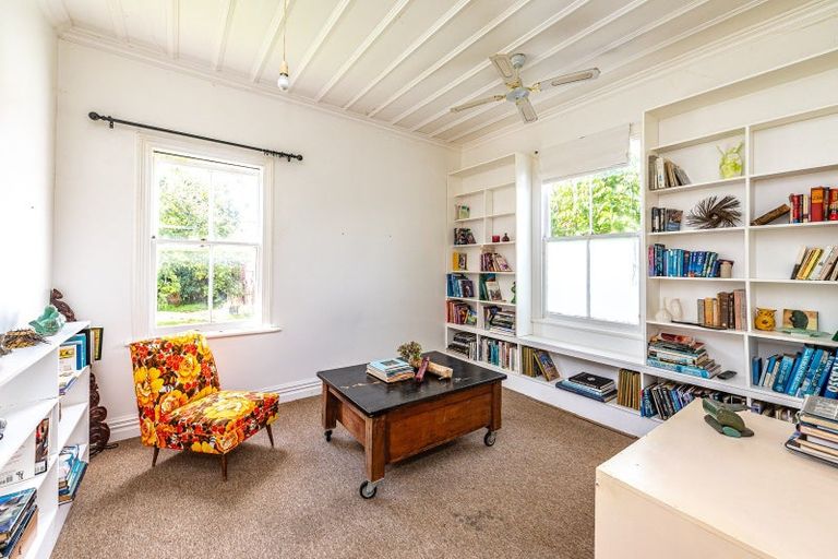 Photo of property in 26 Hussey Street, Waverley, 4510