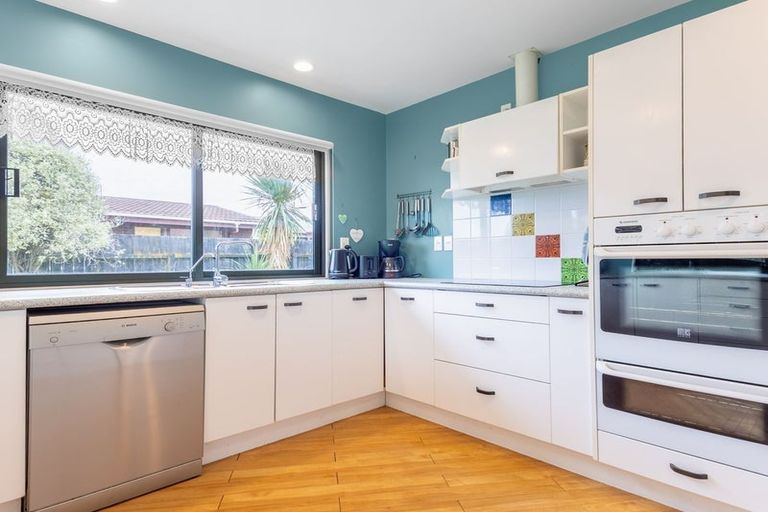 Photo of property in 21 Kanawa Street, Waikanae, 5036