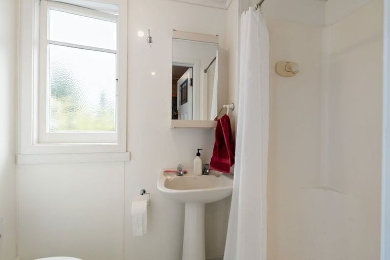 Photo of property in 2 Kent Road, Regent, Whangarei, 0112