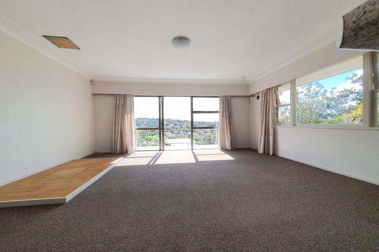 Photo of property in 19 Shanaway Rise, Hillcrest, Auckland, 0627