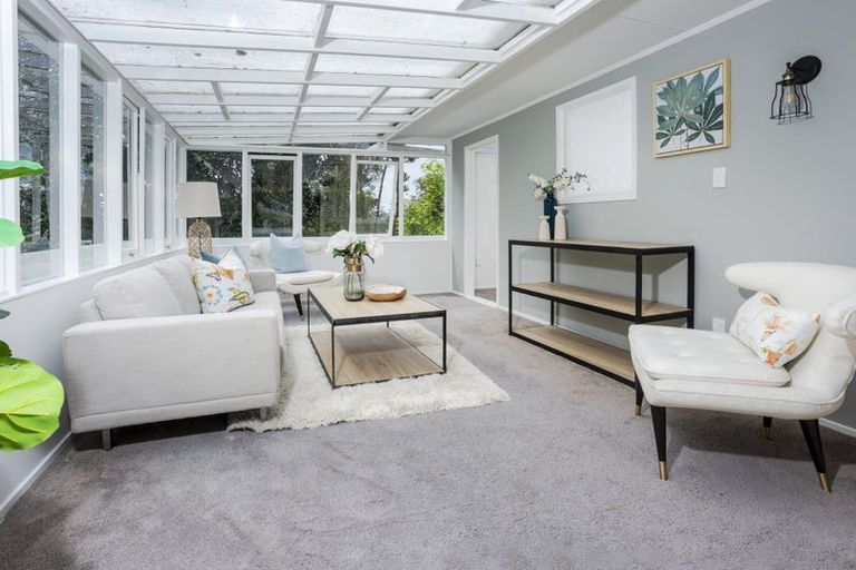 Photo of property in 16 West Glade Crescent, Birkenhead, Auckland, 0626