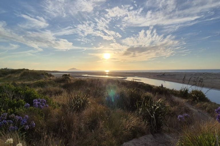 Photo of property in 15 Sarah Street, Waikawa Beach, Manakau, 5573
