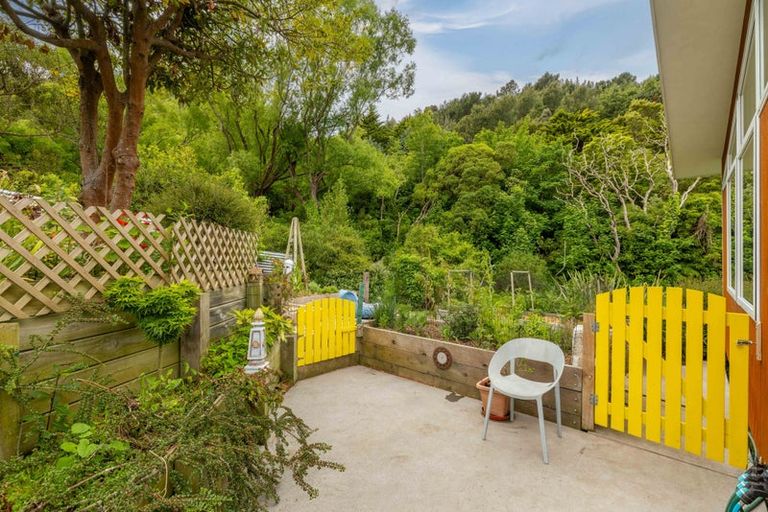 Photo of property in 46 Cornwall Road, Lyttelton, 8082